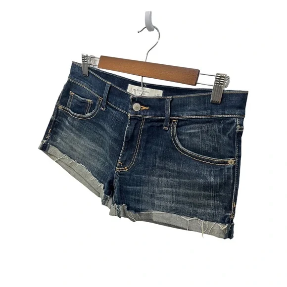 ABERCROMBIE & FITCH DARK BLUE WASH LOW RISE CUFFED DENIM SHORTS SIZE 28 - Picture 5 of 16